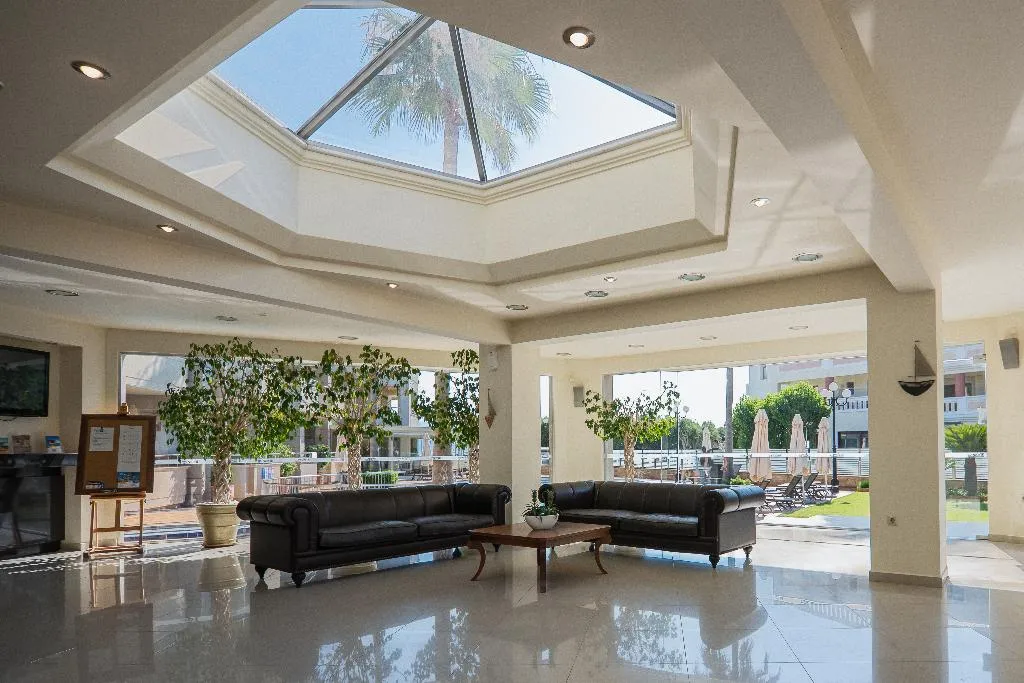 Lobby, Molos Bay, Crete