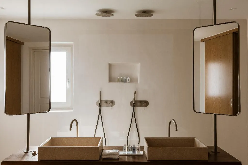SUITE GRAND Room, Amaria Beach Resort, Athens