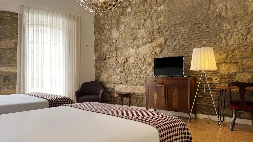 FAMILY ROOM DELUXE ONE BED Room, Casa do Bairro by Shiadu, Lisbon