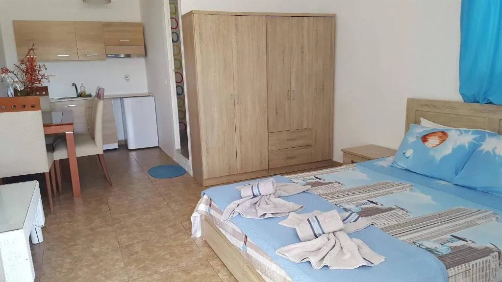 Room, Pleasure Beachside Studios, Santorini
