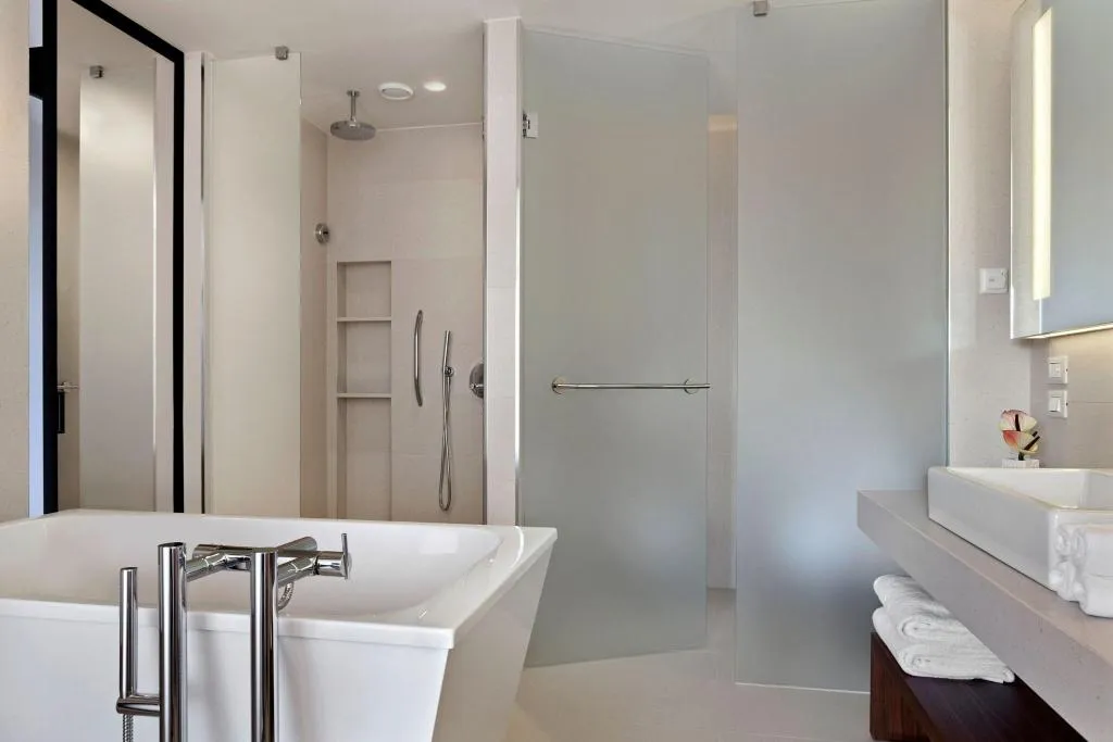 JUNIOR SUITE GARDEN VIEW KING BED Room, JW Venice, Venice