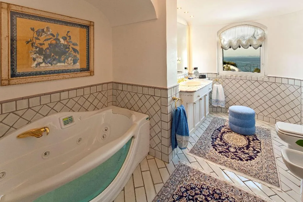 Room, Excelsior Belvedere Hotel & Spa, Naples
