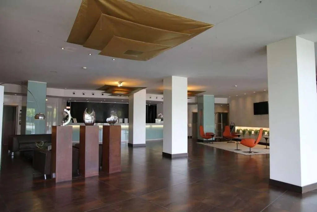 Lobby, Cruise, Milan