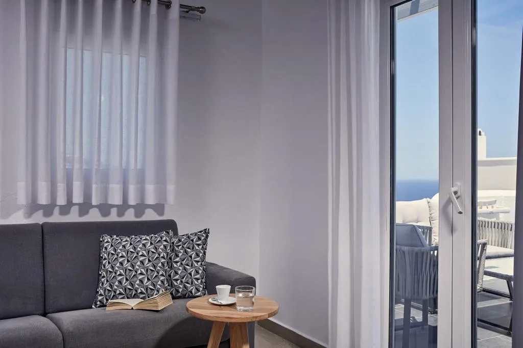 TRIPLE QUEEN SIZE BED Room, Callia Retreat Suites, Santorini