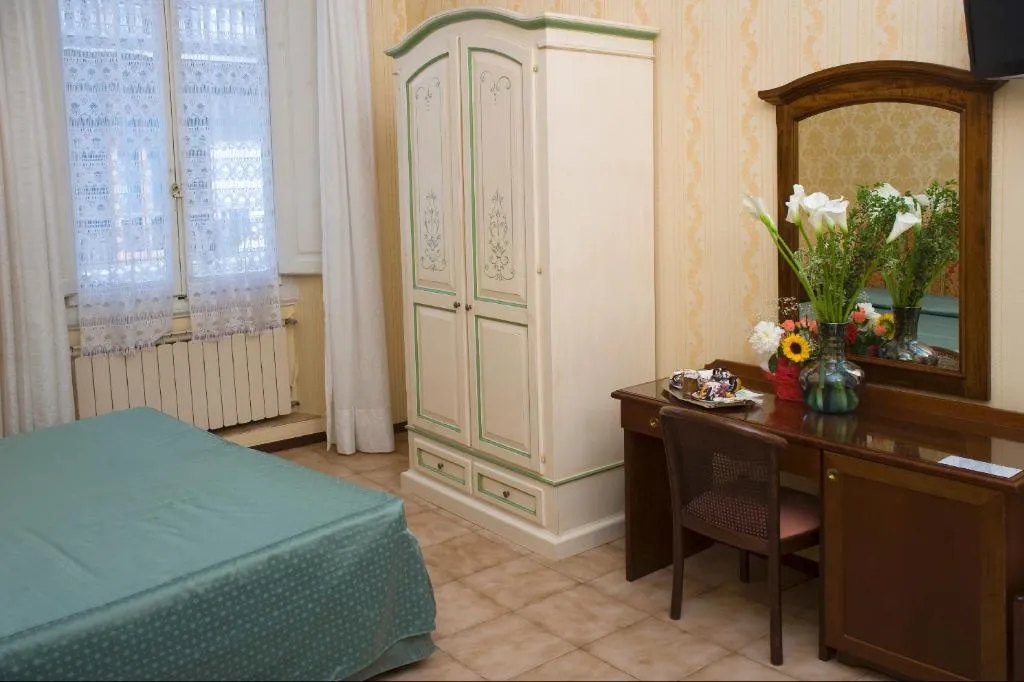DOUBLE STANDARD Room, Hotel Beatrice, Florence