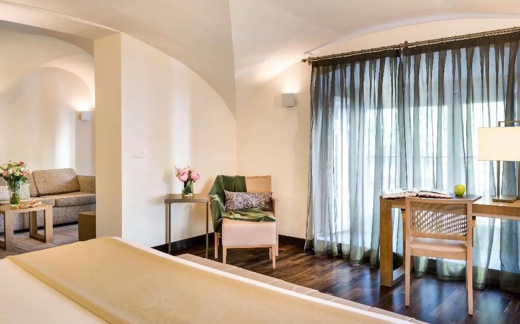 JUNIOR SUITE STANDARD Room, NH Collection Madrid Palacio de Tepa, Madrid