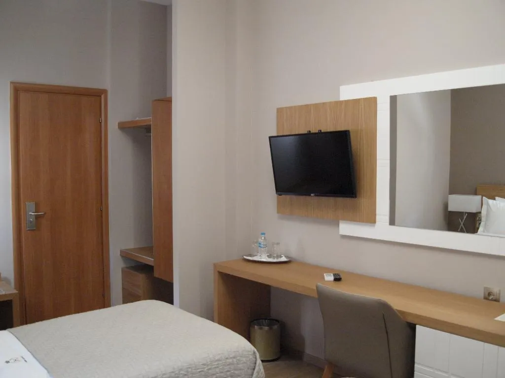 Room, King Lodge, Athens
