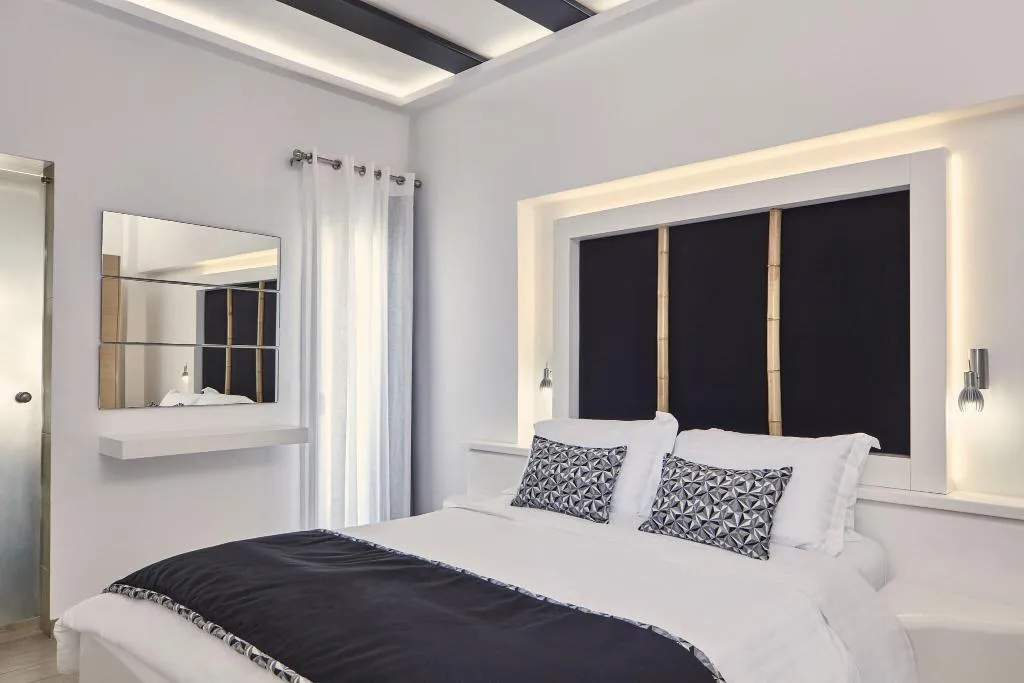 TRIPLE QUEEN SIZE BED Room, Callia Retreat Suites, Santorini