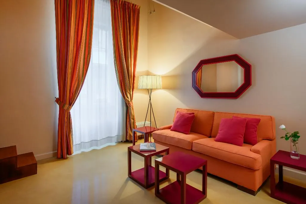 STUDIO DUPLEX Room, Pretaloger Verdi 18, Naples