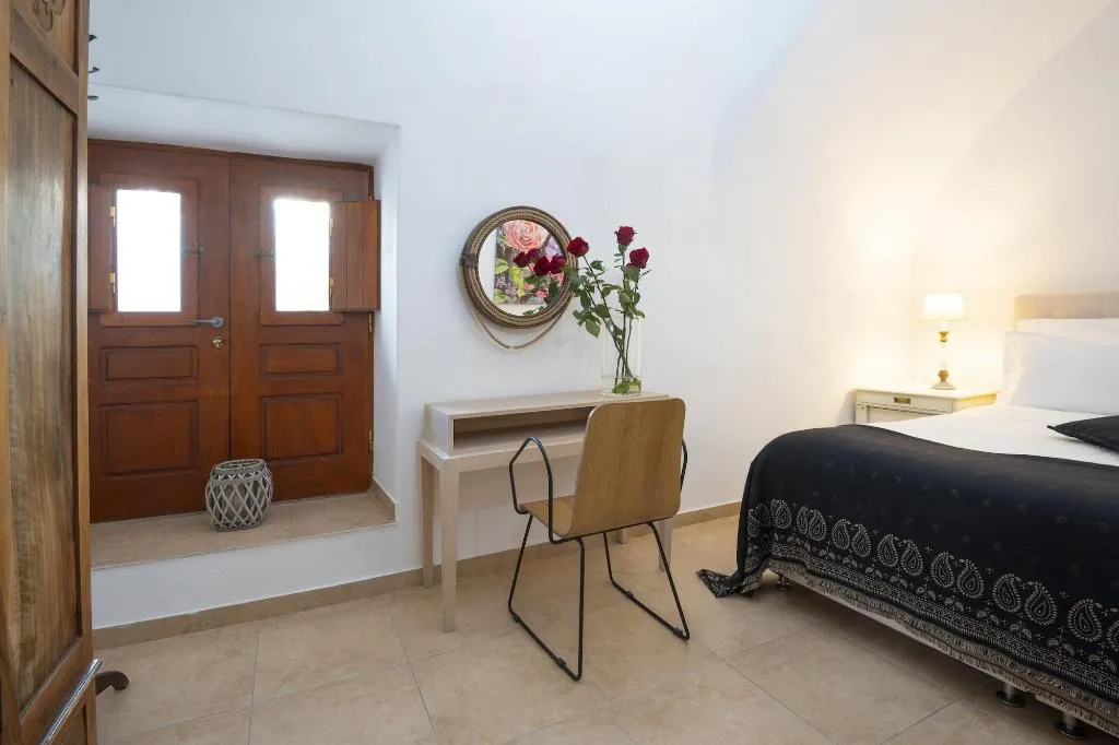 Room, Estate 1896, Santorini
