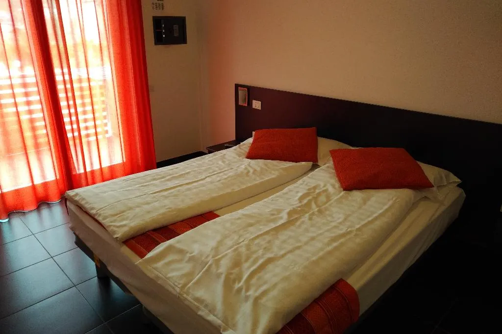Room, 4 Limoni Apartment Resort, Milan