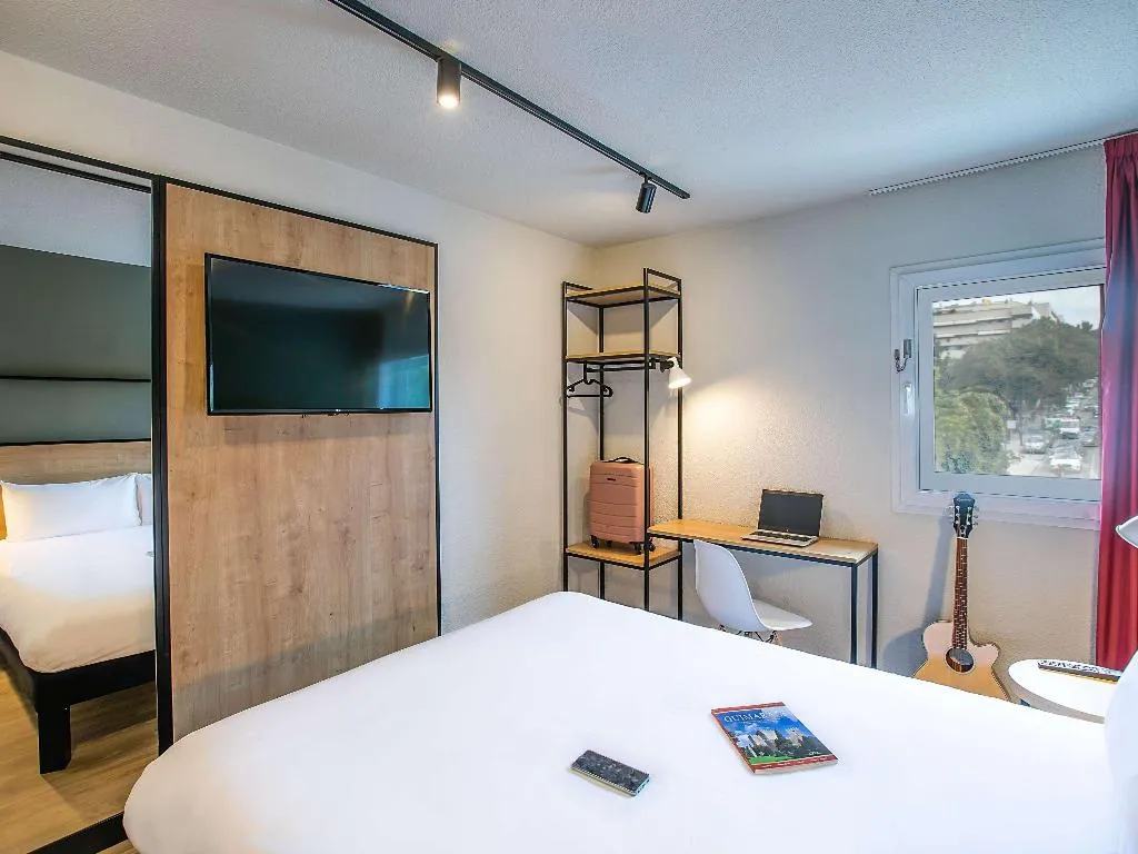 DOUBLE SUPERIOR WITH DOUBLE BED Room, Ibis Guimaraes, Porto