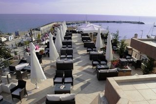 Exterior, Thea Sto Galazio, Thessaloniki