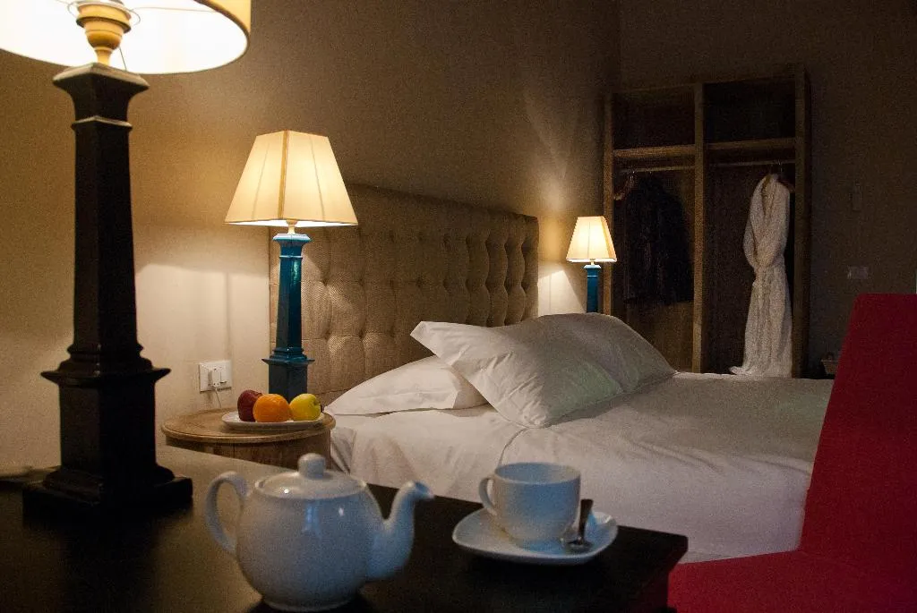 DOUBLE STANDARD Room, Black 5 Florence Suite, Florence