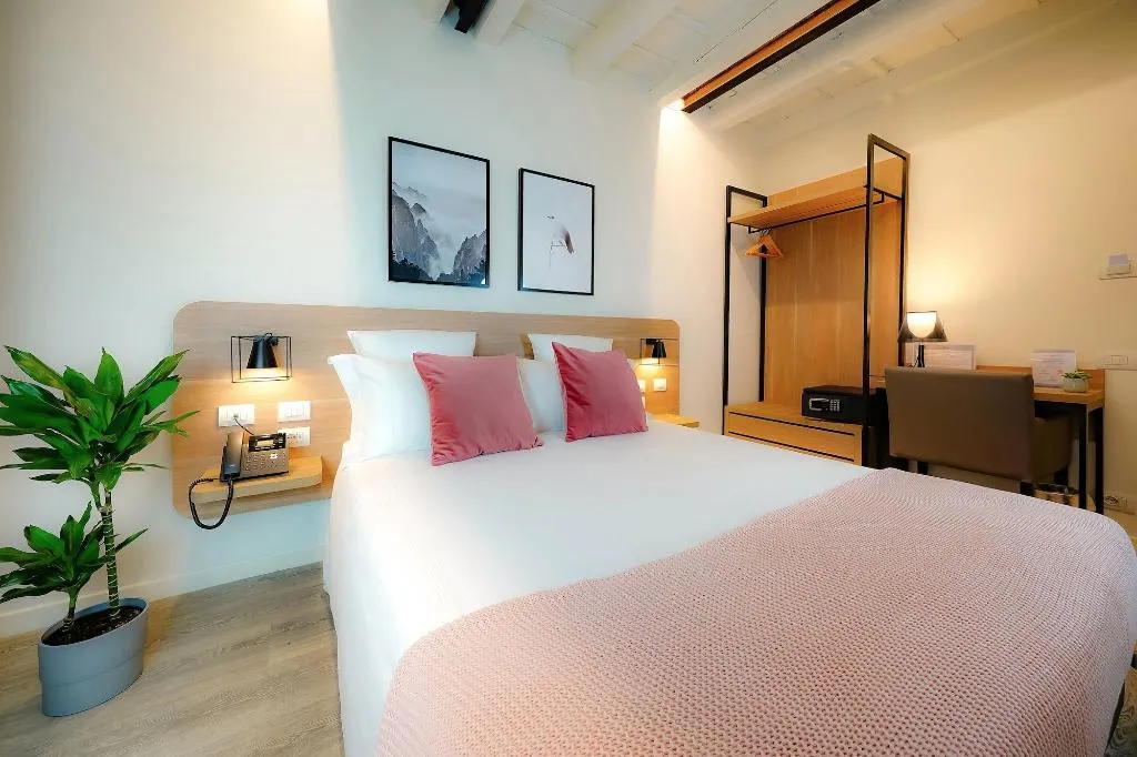 Room, Bergamo Inn 15, Milan