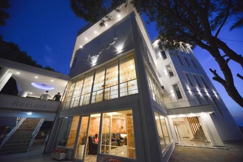 Hotel Elesio, Kavaje