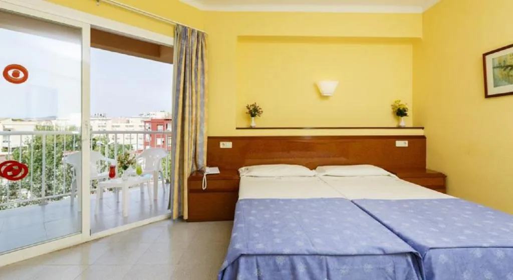 Double or Twin CAPACITY 3 Room, Golf Beach, Majorca