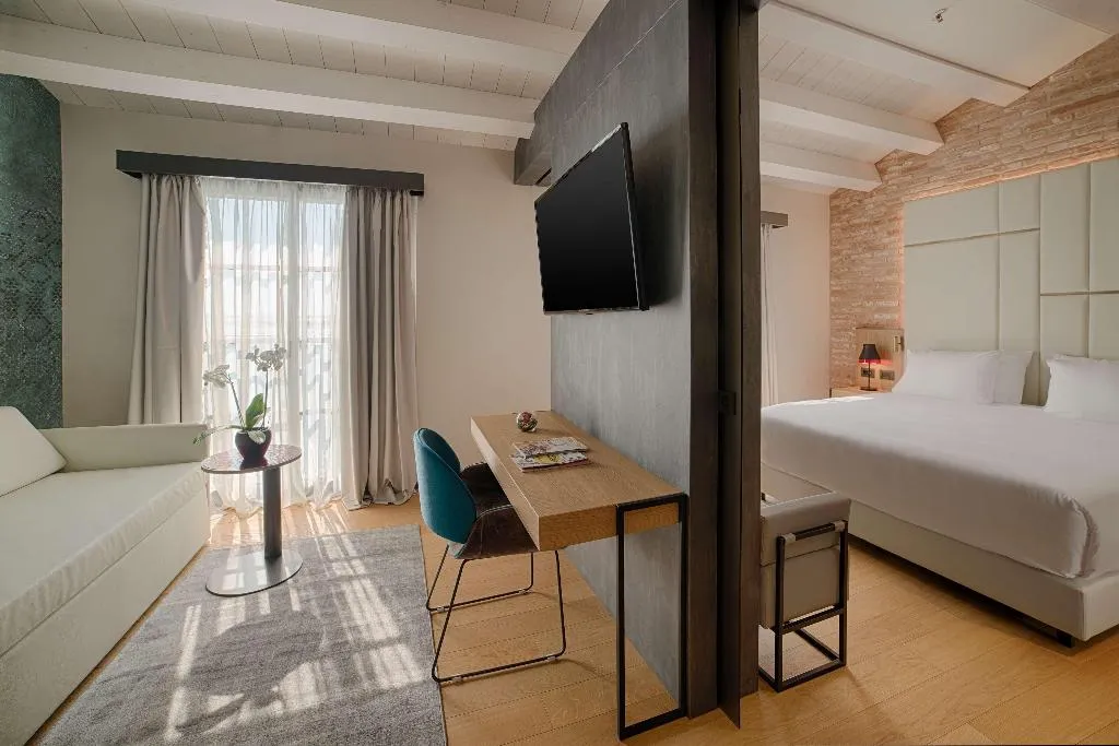 SUITE WITH VIEWS Room, NH Collection Venezia Murano Villa, Venice
