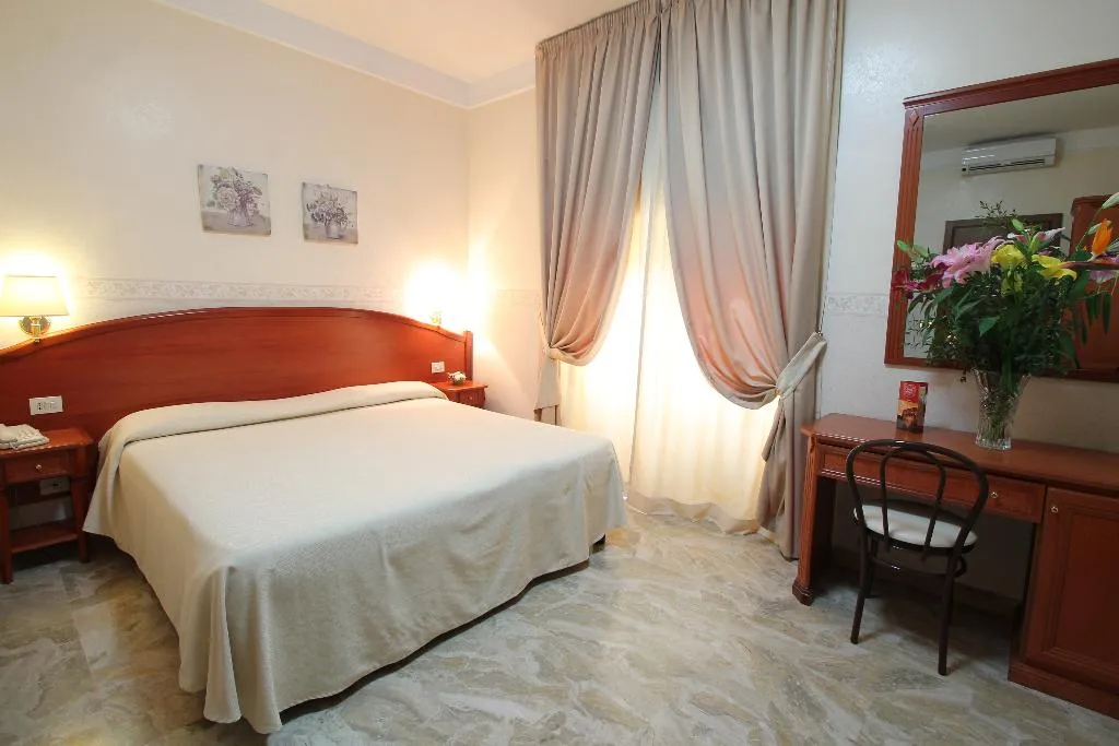 TRIPLE CLASSIC Room, Hotel Orazia, Rome