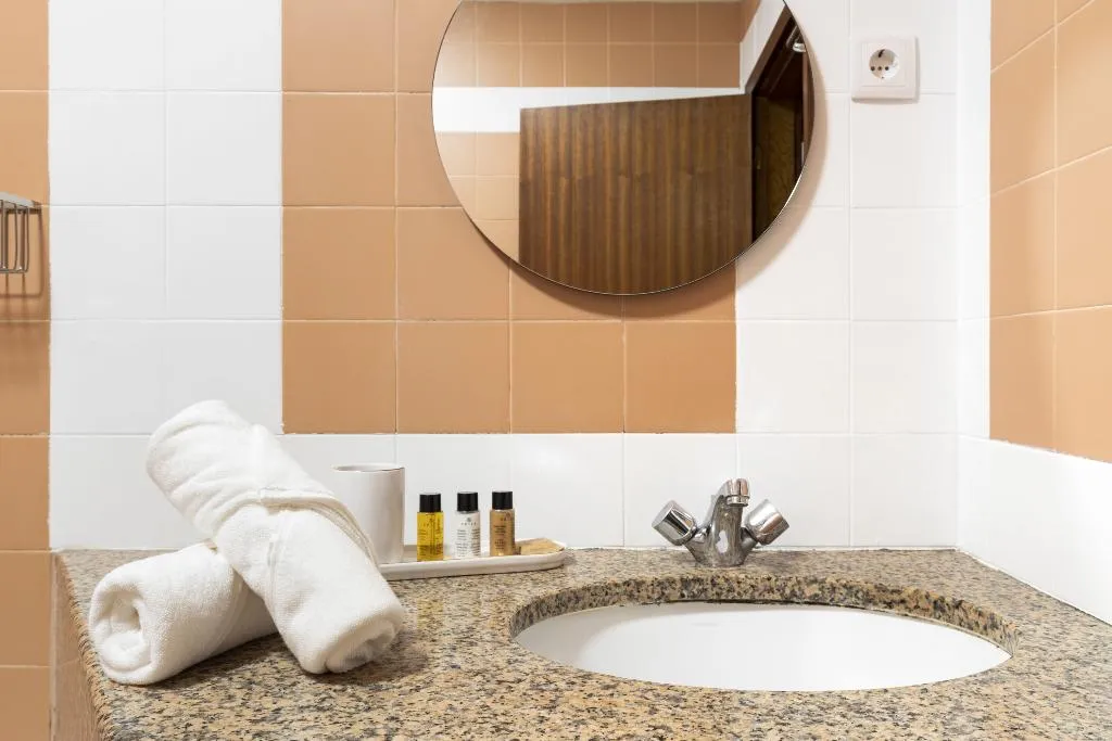 DOUBLE STANDARD Room, Selina Geres, Porto