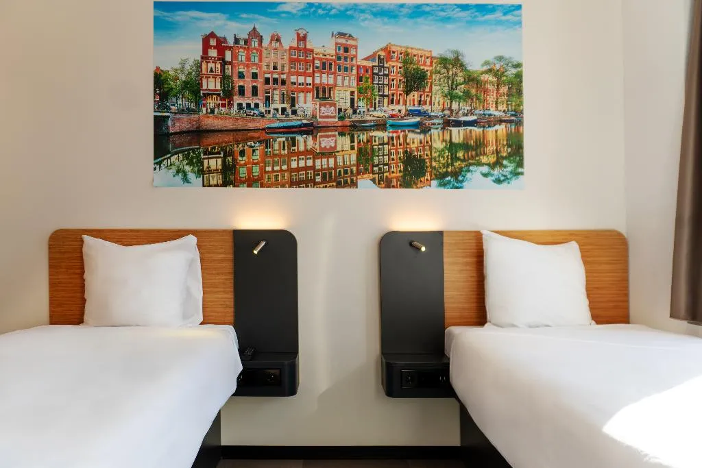 TWIN STANDARD Room, easyHotel Amsterdam Arena Boulevard, Amsterdam