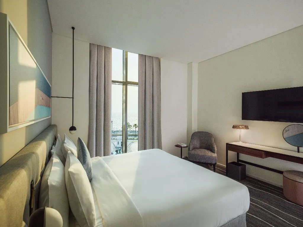 SUITE WITH KITCHENETTE Room, Th8 Palm Dubai Beach Resort Vignette Collection, Dubai