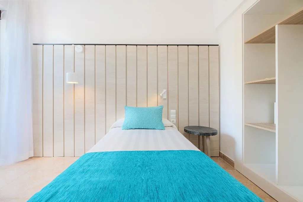SINGLE PREMIUM Room, AzuLine Hotel Bergantin, Ibiza