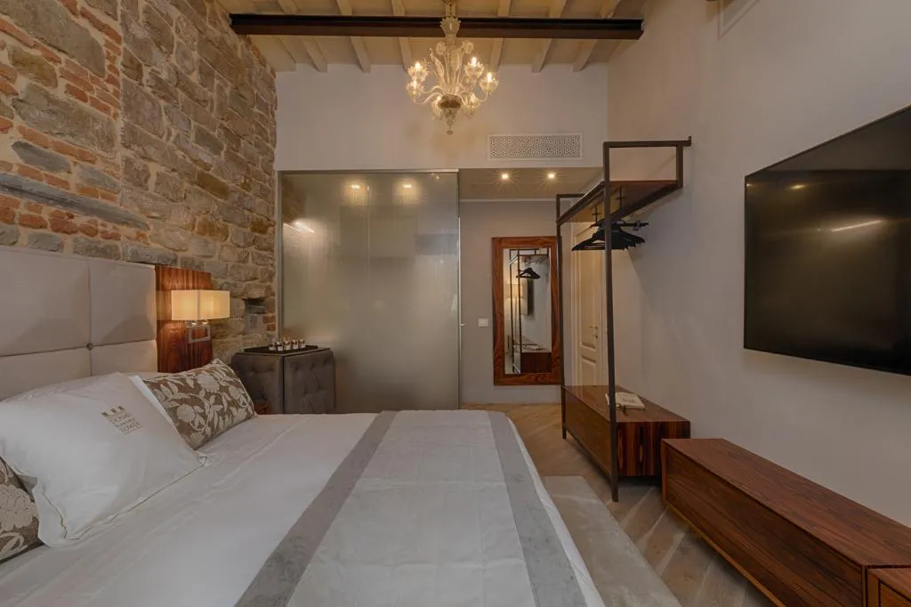 SUITE ONE BEDROOM TWO BATHROOMS Room, Donati Luxury Tower, Florence