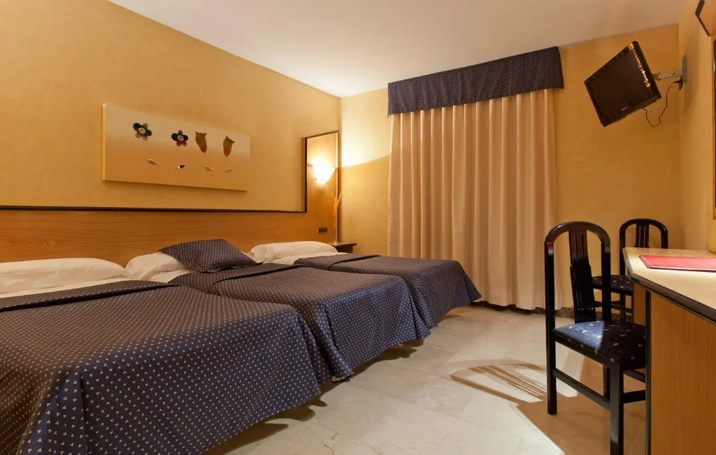 TRIPLE STANDARD Room, Ciudad de Navalcarnero, Madrid