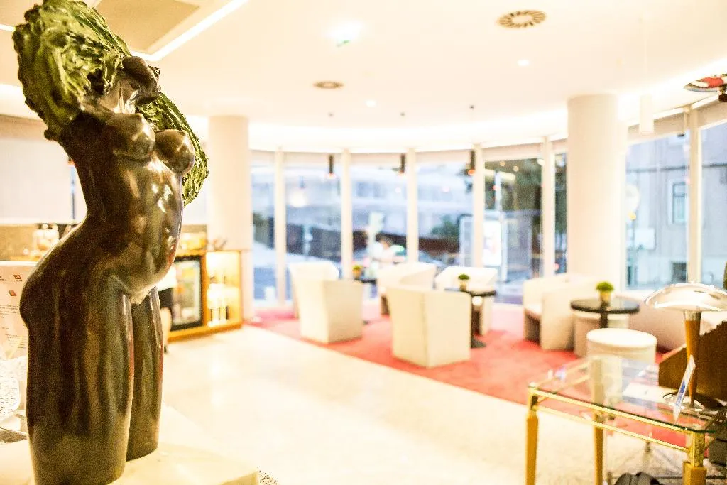 Lobby, 3K Madrid, Lisbon