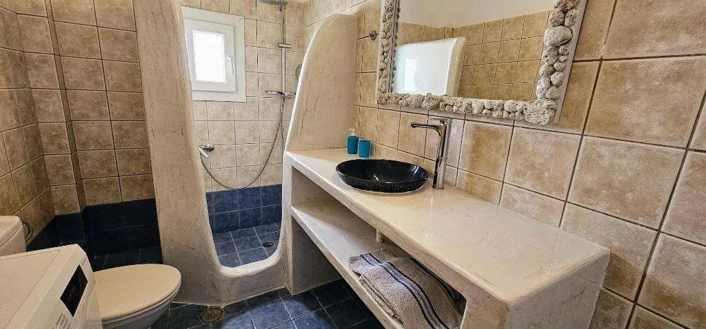 Room, Pleasure Beachside Studios, Santorini
