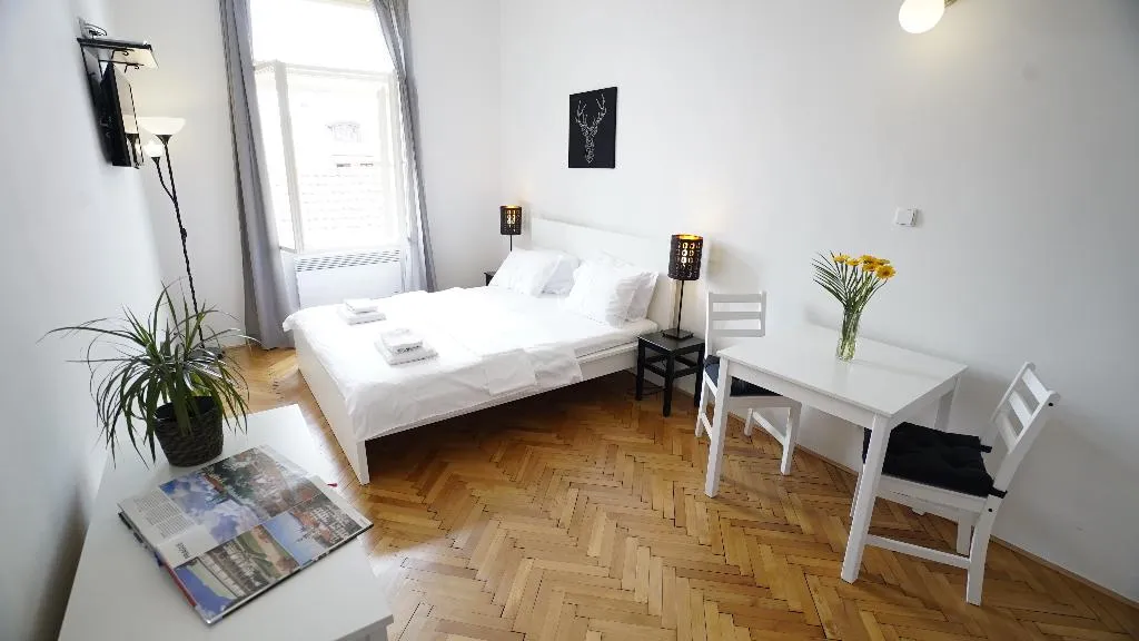 STUDIO WITH DOUBLE BED Room, Royal Road Residence, Prague
