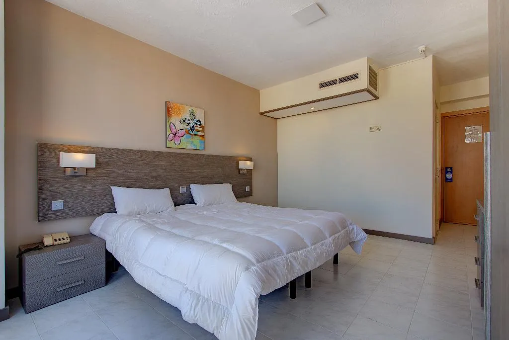 Double or Twin SIDE SEA VIEW Room, Primera Hotel Malta, Malta