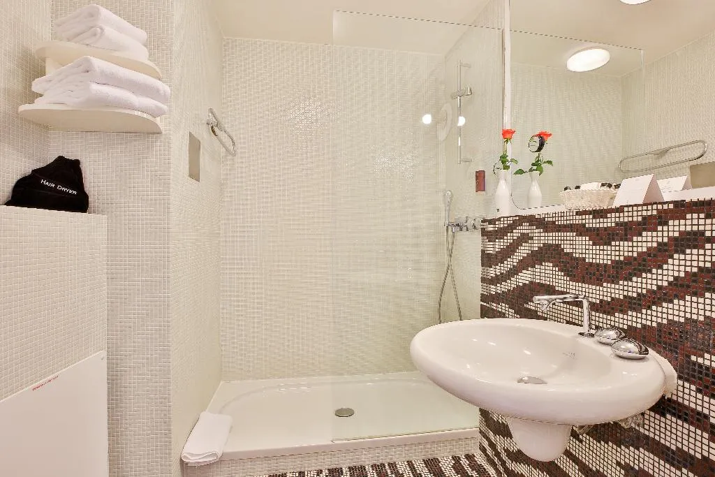SUITE TWO BEDROOMS ONE BATHROOM Room, LH Vintage Design Hotel Sax, Prague