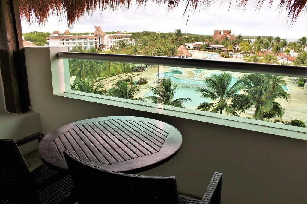 QUADRUPLE DELUXE OCEAN VIEW Room, BlueBay Grand Esmeralda, Playa Del Carmen