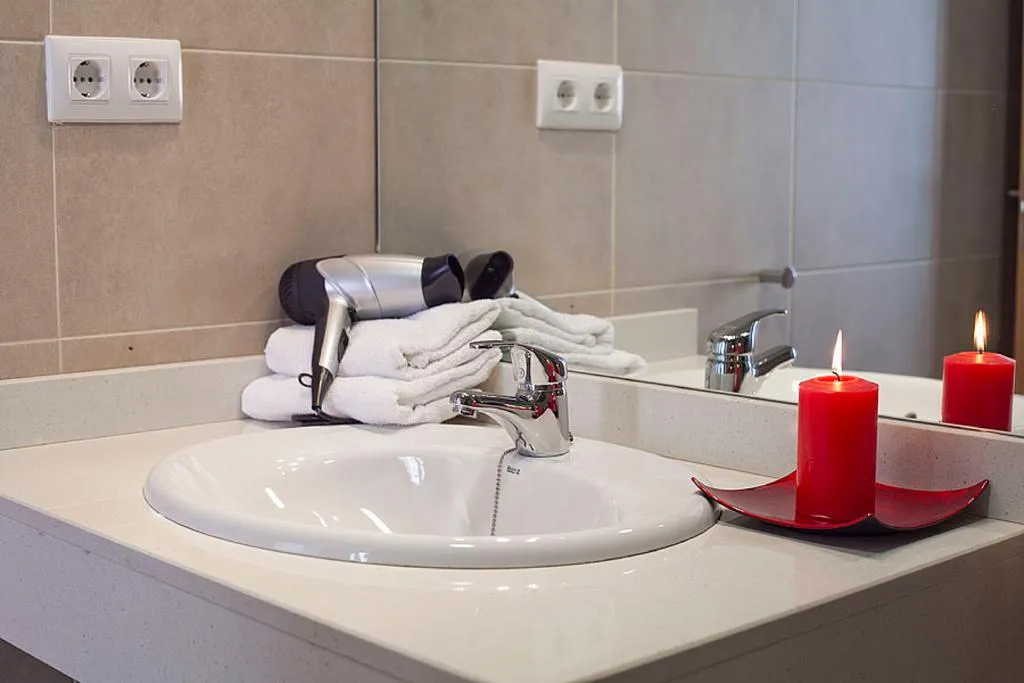 APARTMENT ONE BEDROOM Room, Charmsuites Paralel, Barcelona