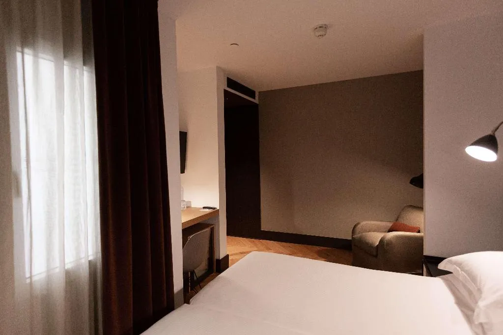 Room, Alexandra Barcelona, Curio Collection by Hilton, Barcelona