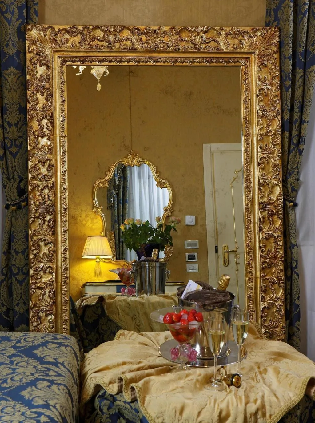 Lobby, Becher, Venice