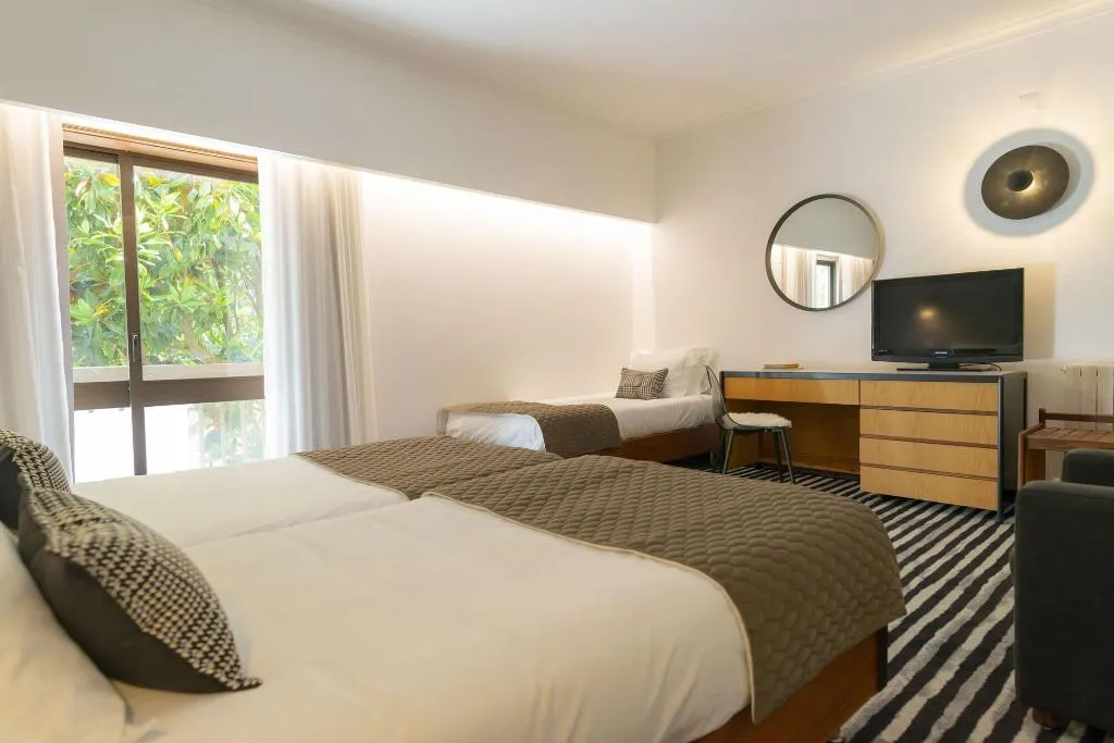 Room, Dom Afonso, Madeira