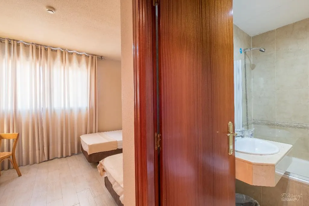 Double or Twin STANDARD Room, Hotel Vivar, Madrid