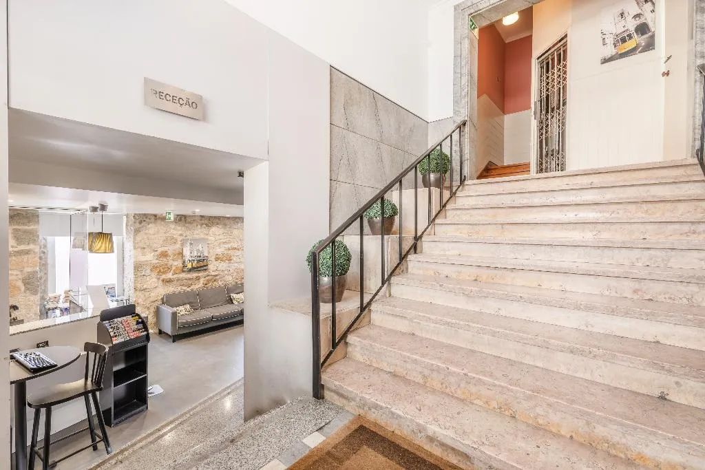 Lobby, V Dinastia, Lisbon