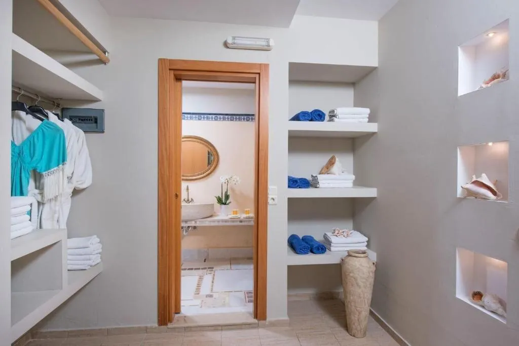 Room, Parthenis Palace, Crete