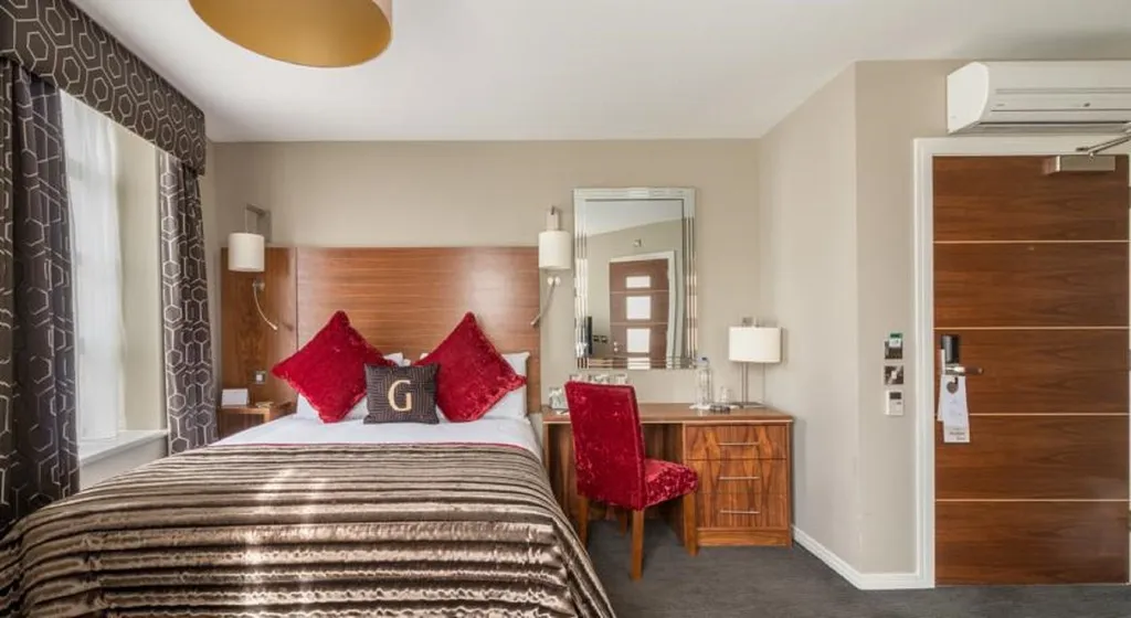 DOUBLE SUPERIOR KING BED Room, Hotel Riu Plaza The Gresham Dublin, Dublin