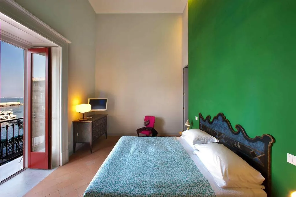 Room, Marina Piccola 73, Naples