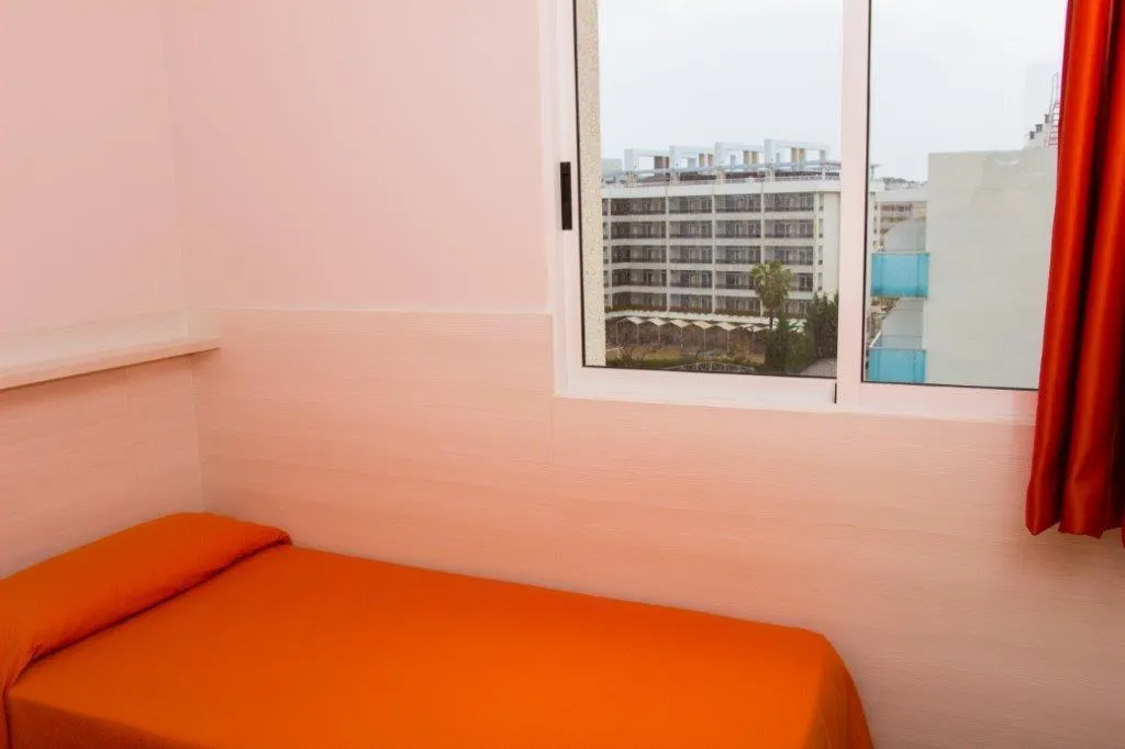 APARTMENT CAPACITY 6 TWO BEDROOMS Room, Rentalmar Navarra, Costa Dorada