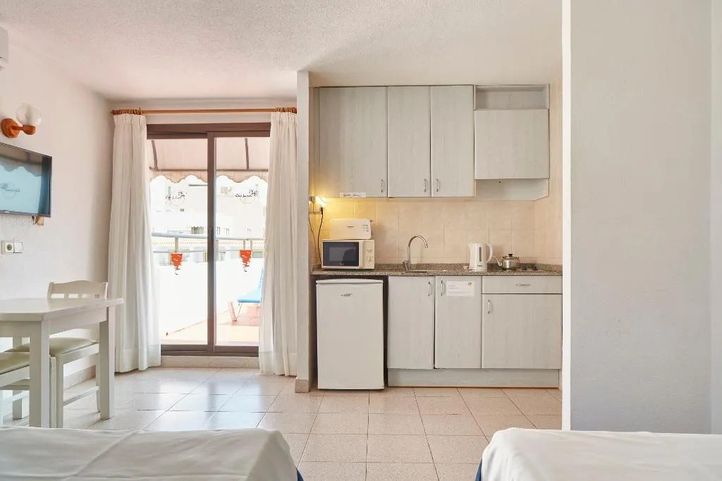 STUDIO STANDARD Room, APARTAMENTOS CASA LUIS by INVISA, Ibiza