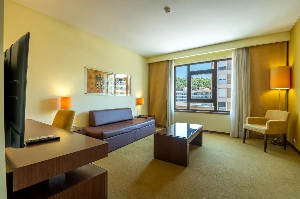 JUNIOR SUITE CLASSIC Room, Vila Gale Coimbra, Madeira