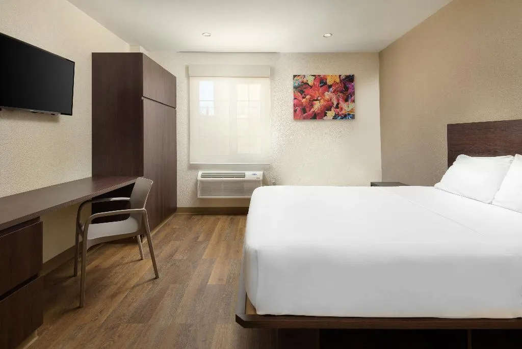 SUITE QUEEN SIZE BED Room, Extended Suites Cancun Cumbres, Cancun Area