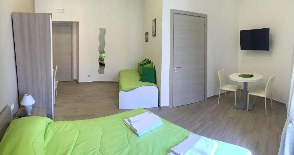 Room, Funikulì Funikulà, Naples