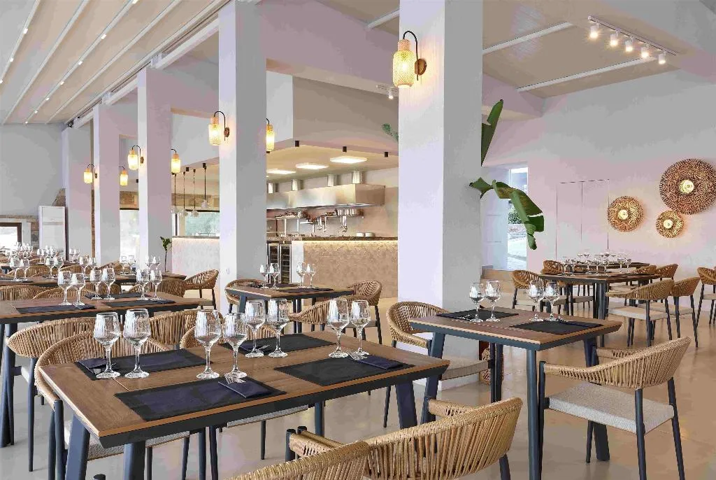 Restaurant, Ramada by Wyndham Loutraki Poseidon Resort, Kalamata